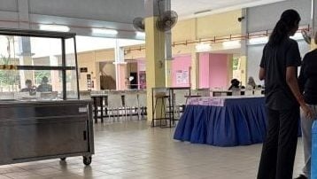 Photo of 身上仅有1元 白饭配酱汁 食堂老板送煎蛋暖哭大学生