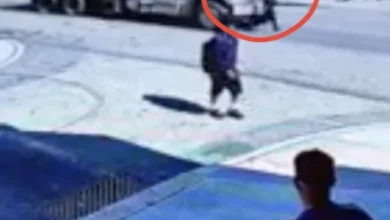 Photo of 过马路看手机遭卡车碾过 女孩头发卷轮下奇迹获救