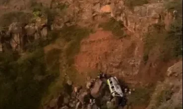 Photo of 佛得角福古岛 巴士坠谷21人死多人伤