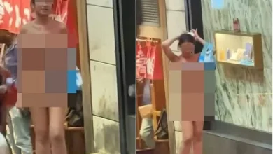 Photo of 神态自若面带笑容 香港兰桂坊惊现裸女逛街