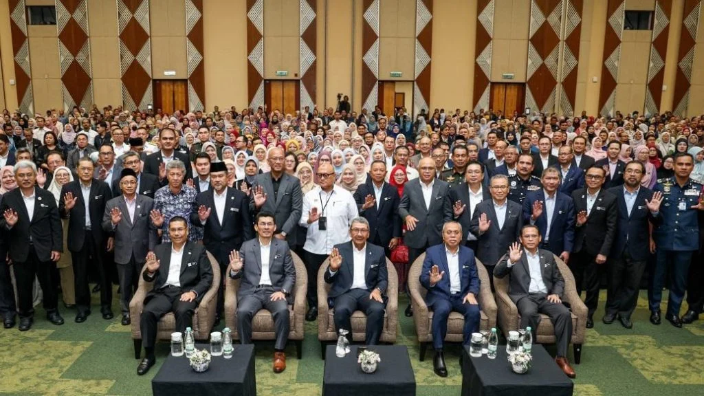 调整后公务员薪资水平 公服局总监：没低于贫困线
