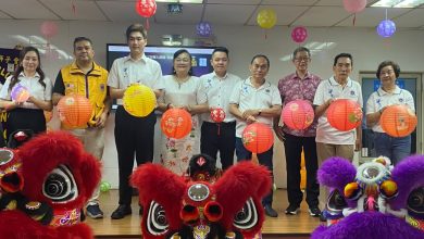 Photo of 槟中元联合会欢庆中秋 逾百人提灯笼赏月