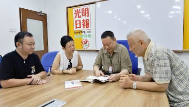 Photo of 《夜·明》编剧监制携书访光明 重温20年前拍电影点滴