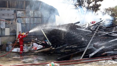 Photo of 姓周桥旁6商店大火扑灭 消拯员持续灌水防复燃