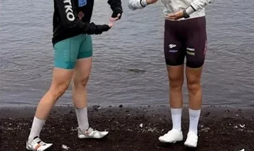 Photo of 晒富士山脚下抓天鹅照惹众怒　疑似涉事者称照片是AI生成