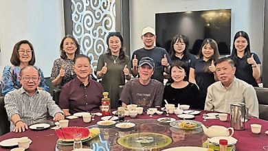 Photo of 中国导演方平再访马 寻电影《风起南洋》素材