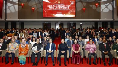 Photo of 庆中华人民共和国成立77周年暨欧阳玉靖大使离任招待会 | 欧阳玉靖:自豪任大使促进2国合作 续支持中马关系发展