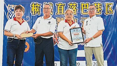 Photo of 【直落巴巷中元庆宴】陈明和:提升学校配备 电子白板捐直落巴巷育华小