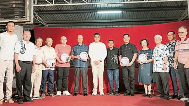 Photo of 幸福爱友联合各花园庆中元 捐2自消队各500元