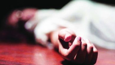 Photo of 疑家庭纠纷 妇女满身血倒毙客厅 2亲属被捕
