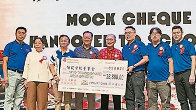 Photo of 恒中毕业生25年再聚首 筹9万8888元回馈母校