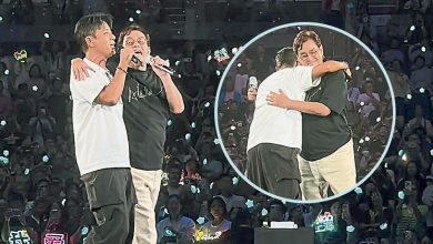 Photo of 谭咏麟演唱会终极篇 李克勤相拥合唱《朋友》