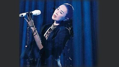 Photo of 哽咽唱《弯弯的月亮》 那英用歌声悼念刘欢
