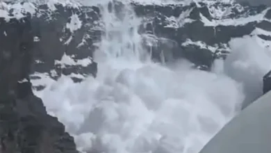 Photo of 新疆慕士塔格峰2号冰川雪崩  所幸在无人区无伤亡