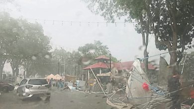Photo of 豪雨狂风袭太子城市集 15摊贩帐篷被吹毁