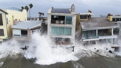Photo of 海浪狂拍房屋！加州长滩民宅濒临坍塌