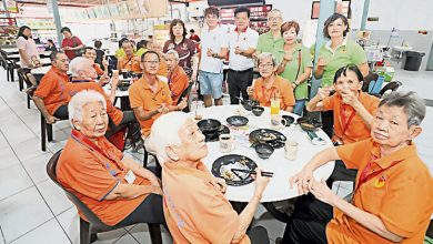 Photo of 李锡稳:携手33美食中心 邀积善堂20长者聚餐
