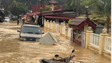 Photo of 邦咯岛闪电大水灾     多处道路中断  土崩