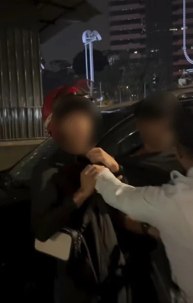为逃避警设路障 2醉驾骑士逆行闯入马拉松赛道撞倒男女参赛者