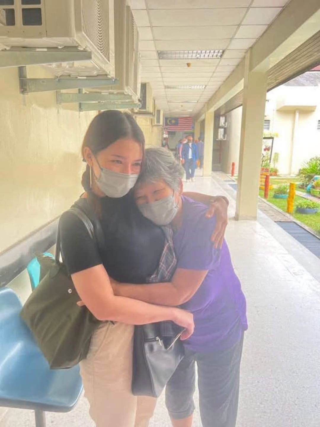 玛丽娜把患癌单身华妇当母亲照顾 接回家暫住利照顧 长期陪去医院治疗