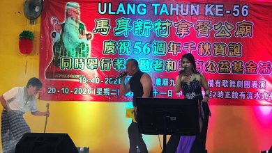 Photo of 拿督公附身乩童伴歌手跳舞 还竖拇指喊“Seronok”