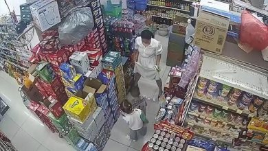 Photo of 中国妇女逛超市尿急   竟当着年幼子女面前就地小便    一度吓得孩子倒退多步