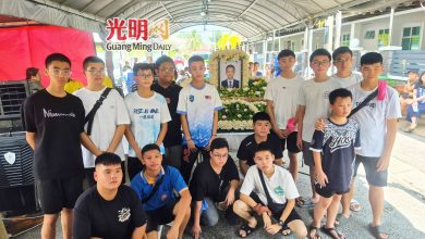 Photo of 义消队员抬棺 消防车护送 许志康举殡