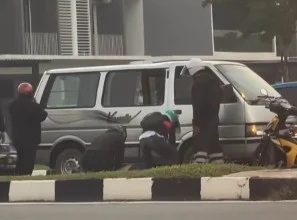 Photo of 货车司机疑似心脏病发    路人十字路口携手急救
