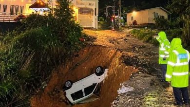 Photo of 昆达山暴雨引发滑坡水患 Kancil遭急流冲翻