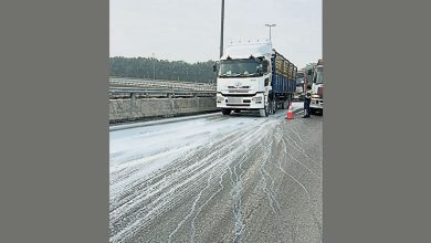 Photo of 载氧化锌罗里大道发生事故 化学液体泄漏约30公尺