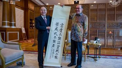 Photo of 欧阳玉靖卸任在即 安华感谢为马中关系贡献