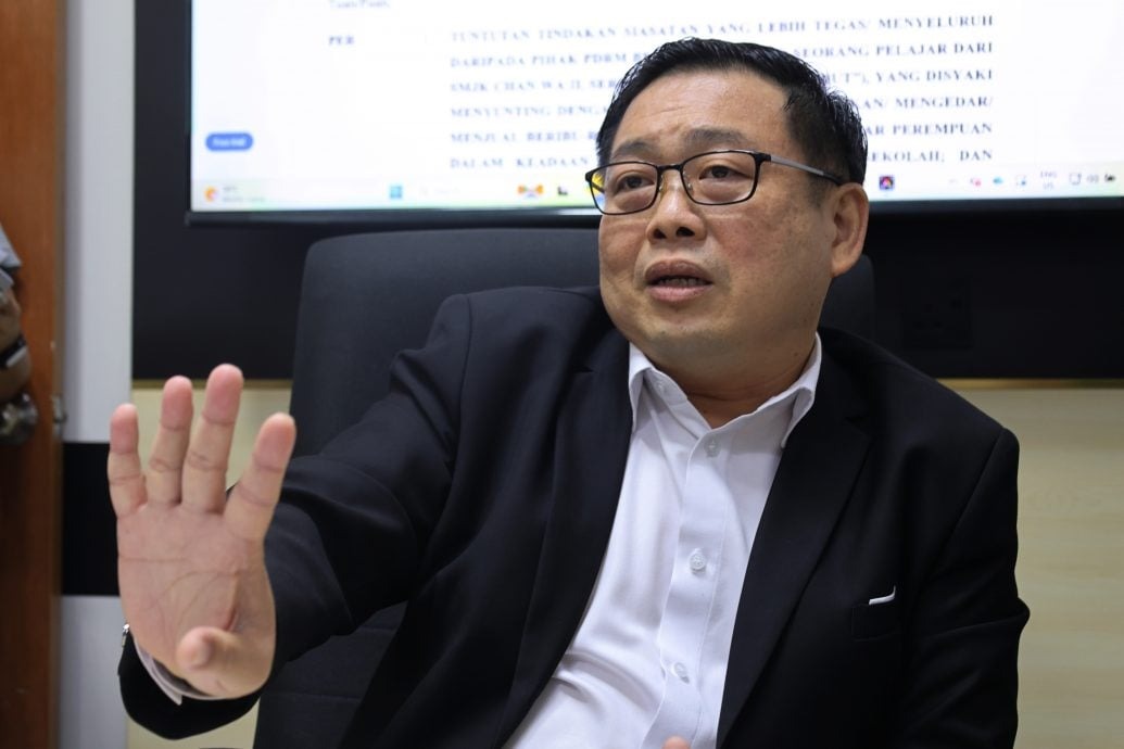 芙蓉中学AI裸照风波 吴健南：未成年证人称遭强硬问话