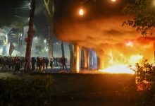 Photo of 阿尔巴尼亚示威连二日爆冲突 多栋政府大楼受损起火