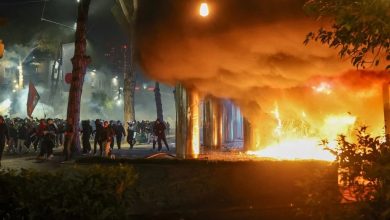 Photo of 阿尔巴尼亚示威连二日爆冲突 多栋政府大楼受损起火