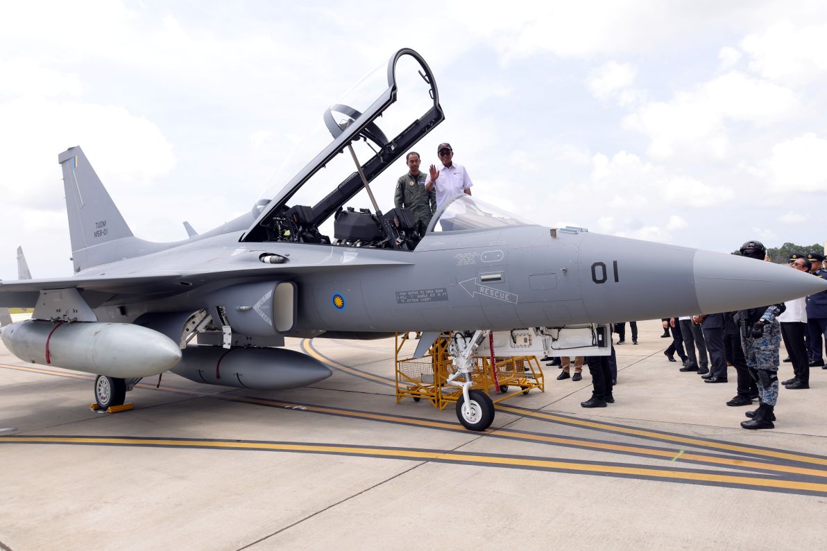 近40亿采购18架战机 首架FA-50M抵马