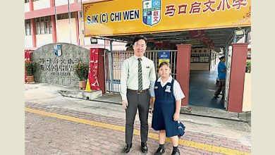 Photo of 马口启文停课仍到校 校长全程陪伴女学生