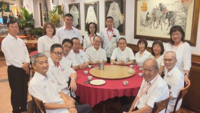 Photo of 拨10万予霹火箭元老俱乐部 魏添凤谢倪可敏知恩图报